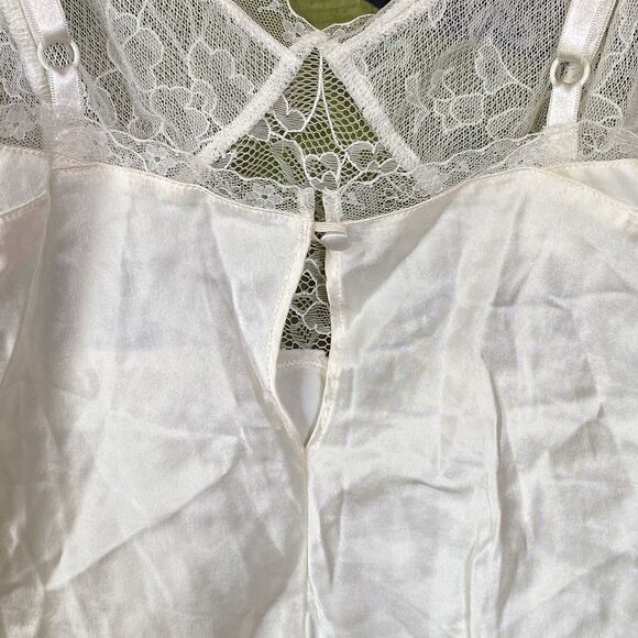 Vintage Y2K Victoria's Secret Ivory Silk/ Lace Sleeveless Blouse Size Medium - Picture 9 of 14